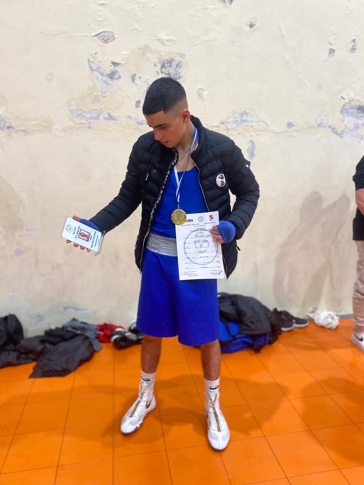 تهنئة للطالب عبد الرؤوف عبد الجواد من الصف الثاني عشر أ٢ لفوزه  ببطولة اسرائيل في الملاكمة