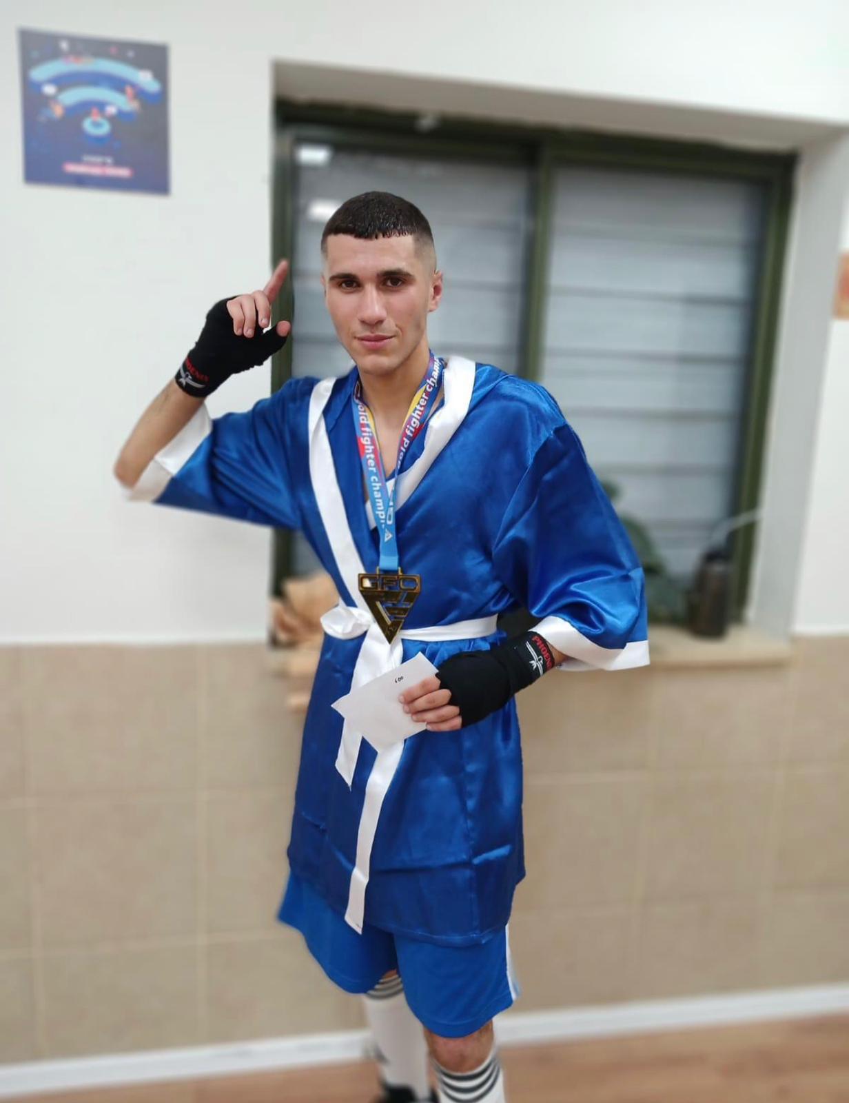 فوز الطالب يوسف بربور بالمرتبة الأولى محترفين في الملاكمة
