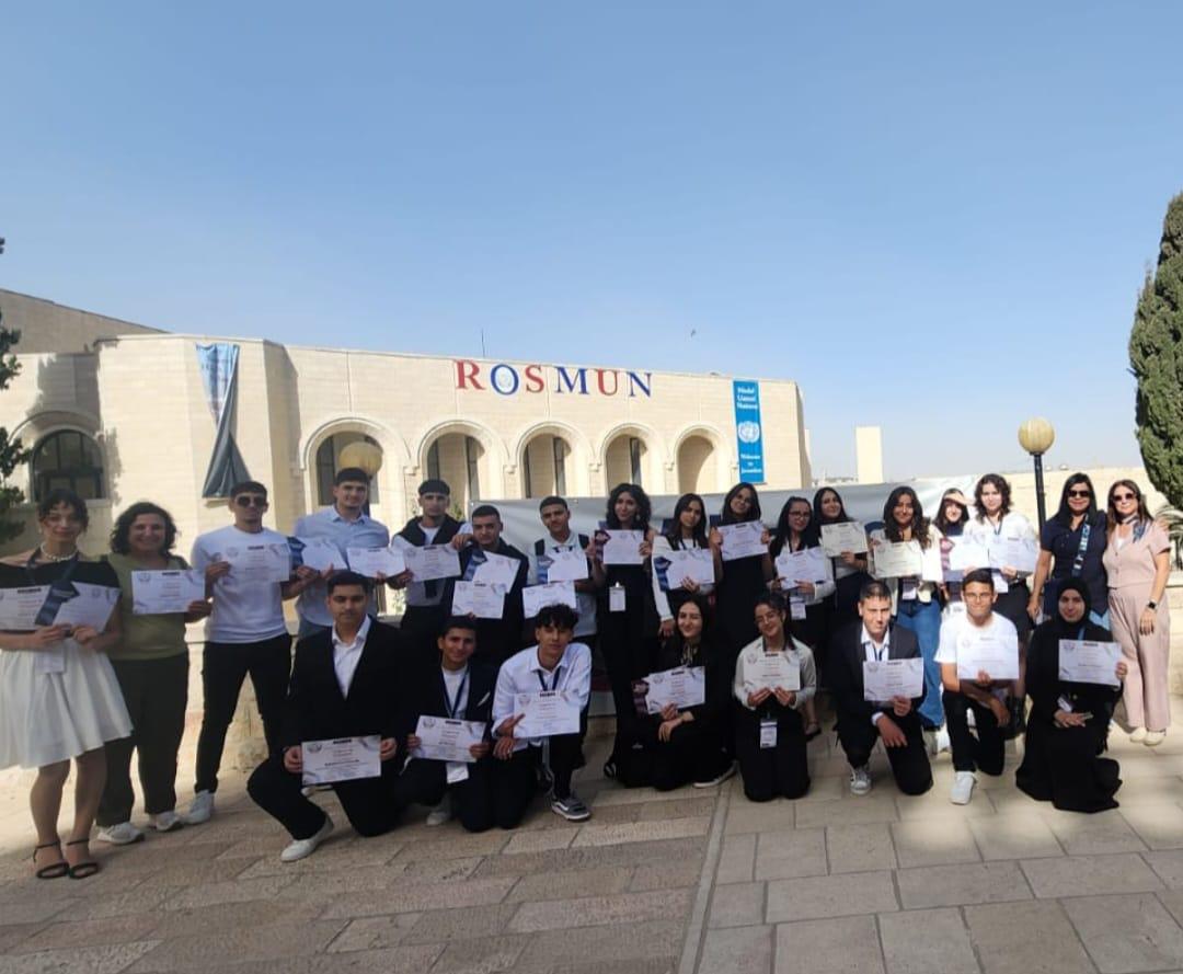 طلاب صفوف الموهوبين يتألقون في مؤتمر ROSMUN – القدس