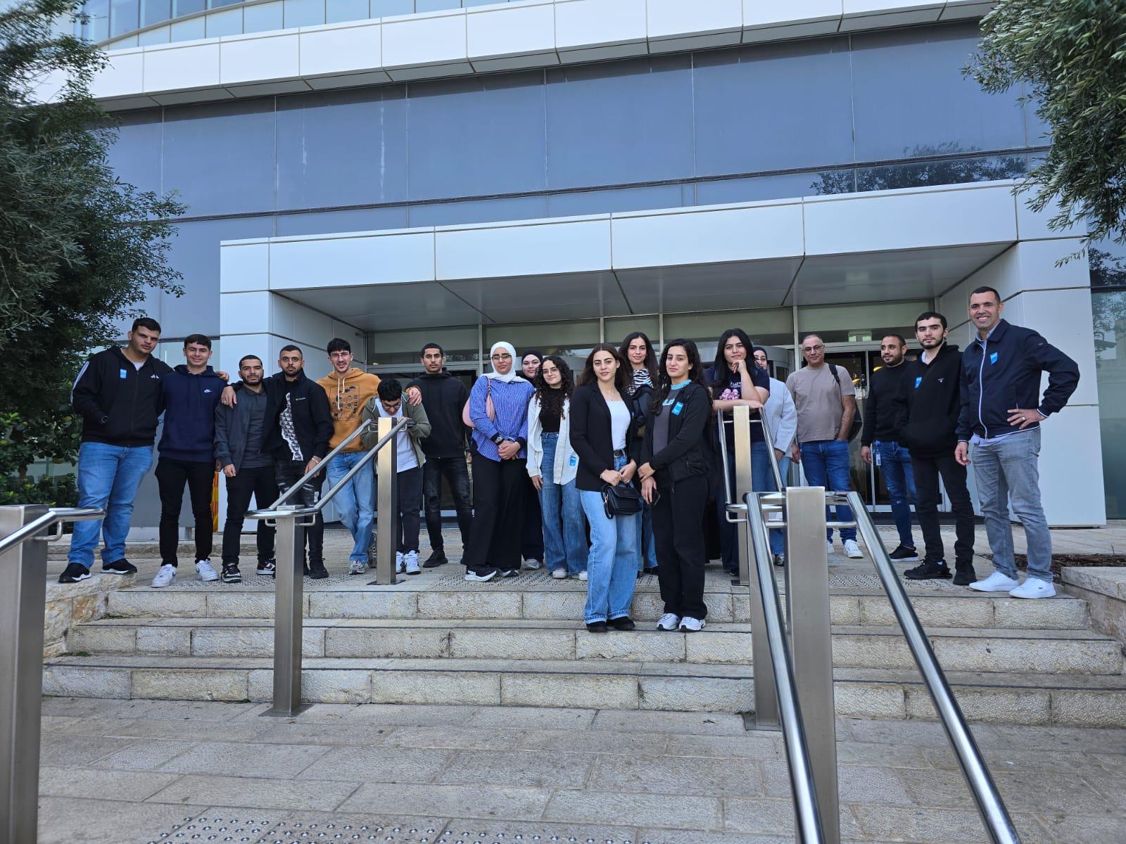 زيارة تعليمية لطلاب الحاسوب والإلكترونيكا إلى شركة Intel في حيفا