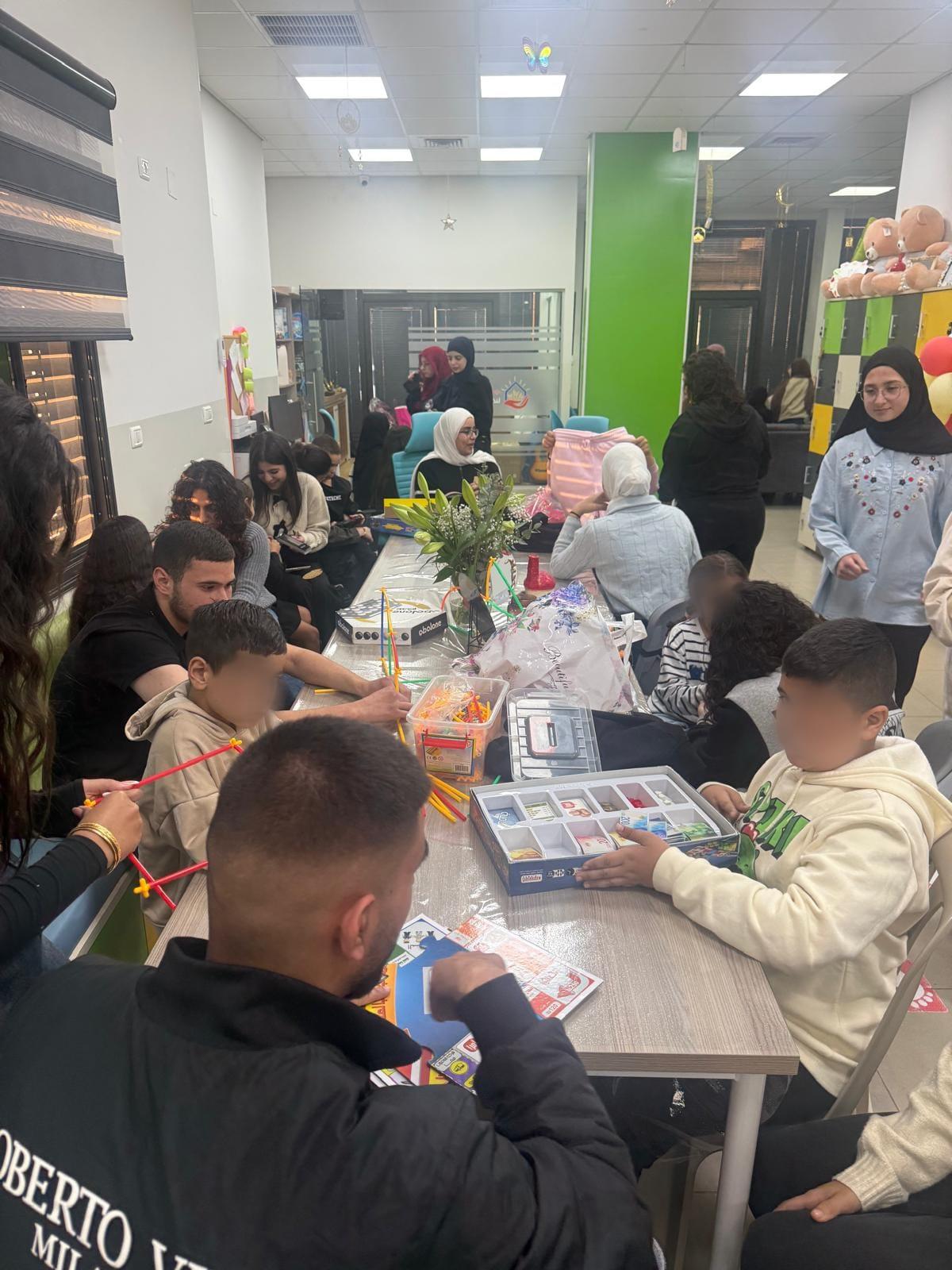 نشاط اجتماعي مؤثر لطلاب الصف الثاني عشر "أ" و"ن" في دار الأيتام "بيت الأحلام"