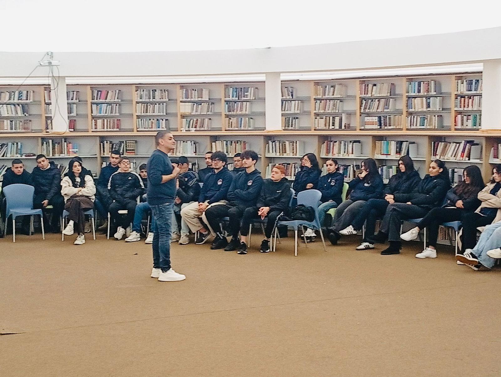 طلاب العاشر "ن" في زيارة ثقافية ملهمة إلى مكتبة أبو سلمى