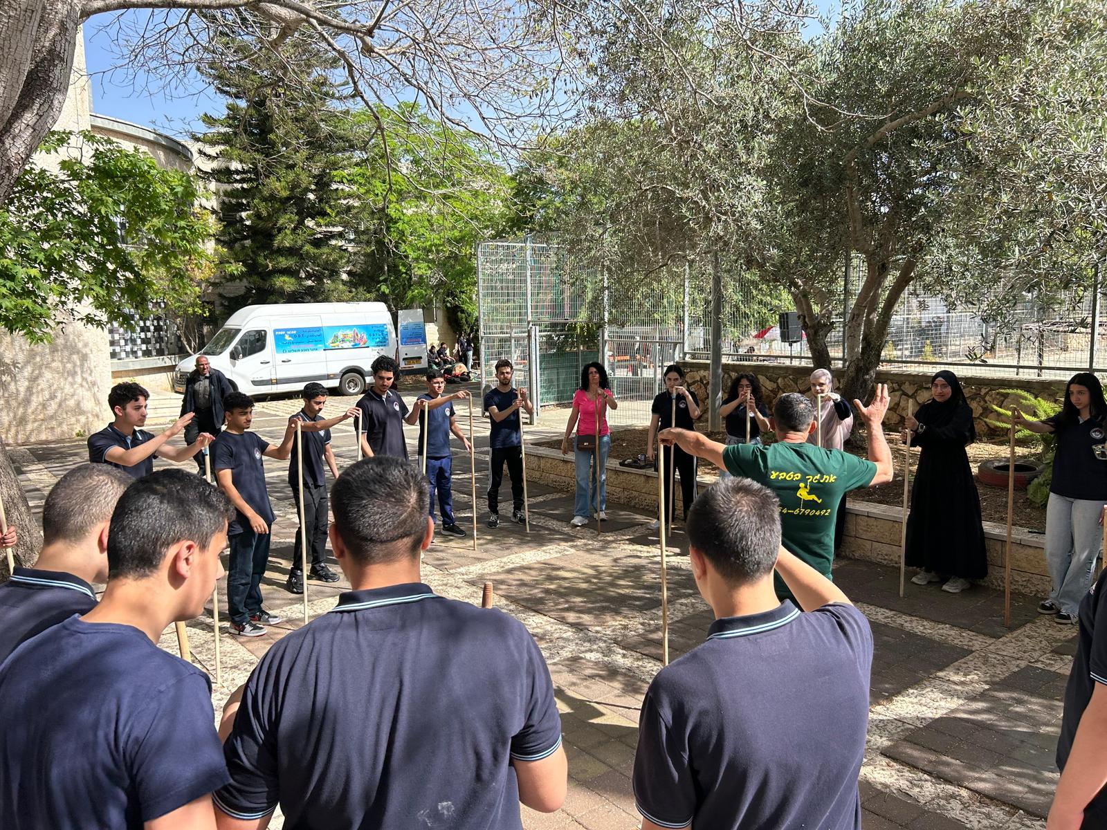 أجواء من التحدي والمرح في برنامج "تحدّيات" لطلاب الصفوف العاشرة